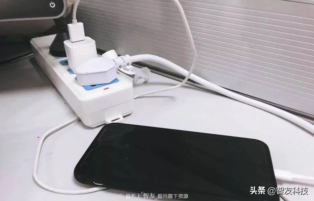 手机是关机充还是开机充,手机开机无法充电只能关机充电