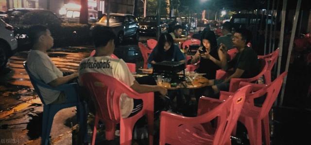 推杯换盏之间把酒言欢下一句,推杯换盏把酒言欢下一句是什么