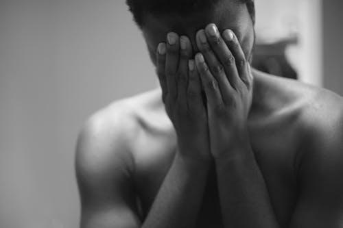 英国男子因手术后遗症生殖器无法软化穿裤子剧痛不能出门