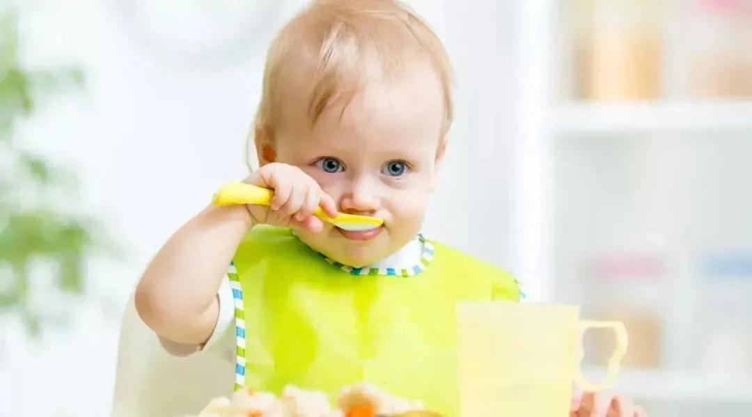 婴儿辅食第6个月加还是满6个月加,6-7月婴儿一天喂几次辅食食谱大全