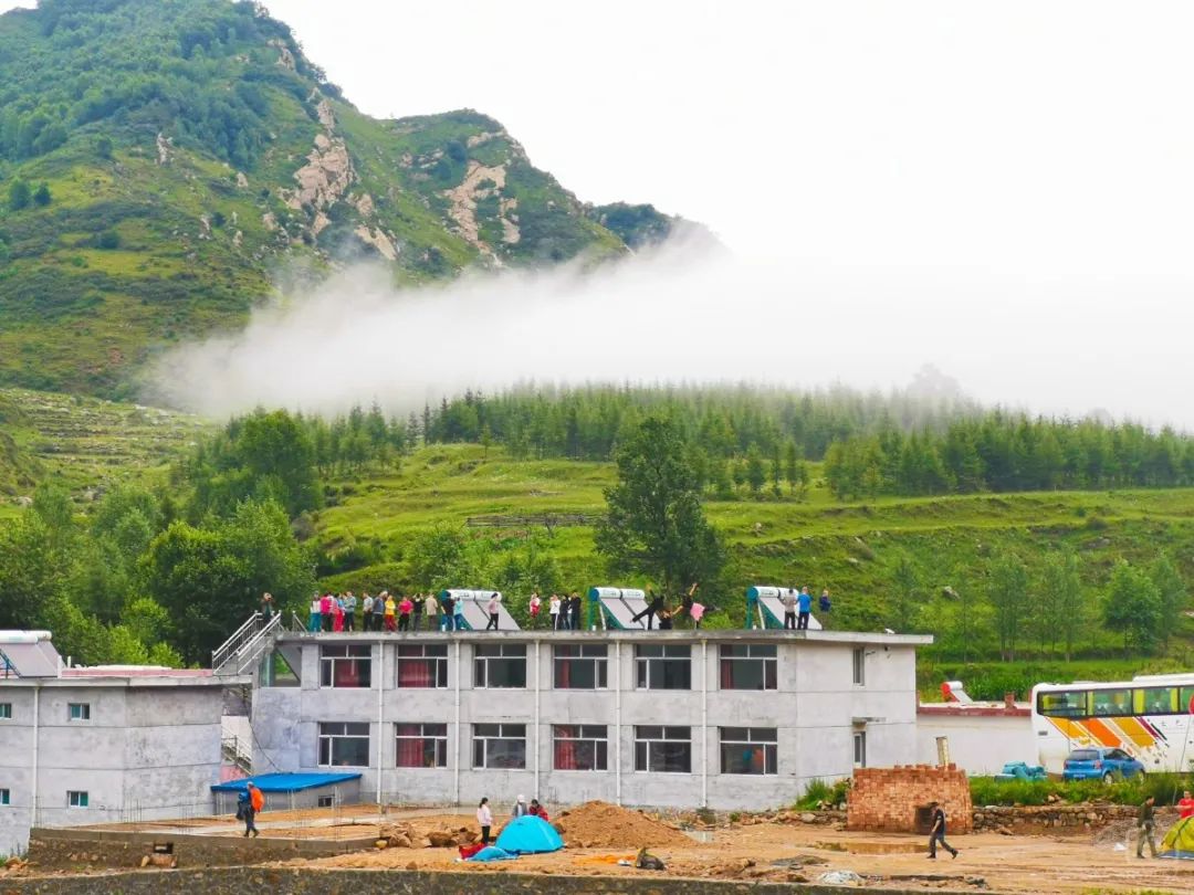 徒步穿越北驼梁完整版,穿越花海古道游记