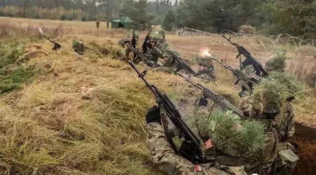 如何用枪把飞机打下,怎么用枪打飞行器