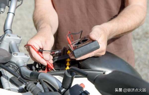 为什么摩托车油表跟实际不一样,摩托车油表不动的原因和解决方法