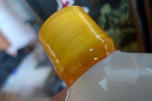 为什么白酒放时间长了就会变味,白酒年份久了变味了还能喝吗