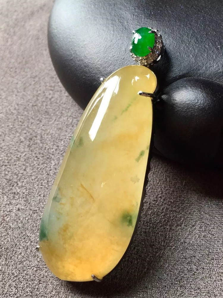 夫妻买下原石,8000元切出8万的翡翠原石