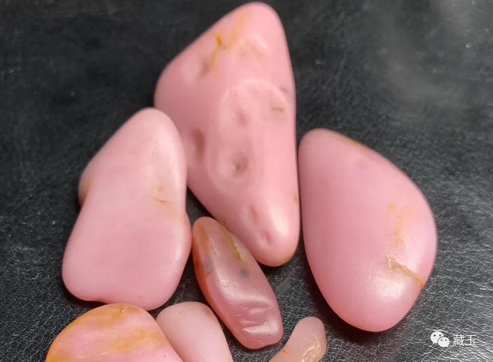 一块和田玉籽料七种颜色极品,和田玉籽料桃花玉