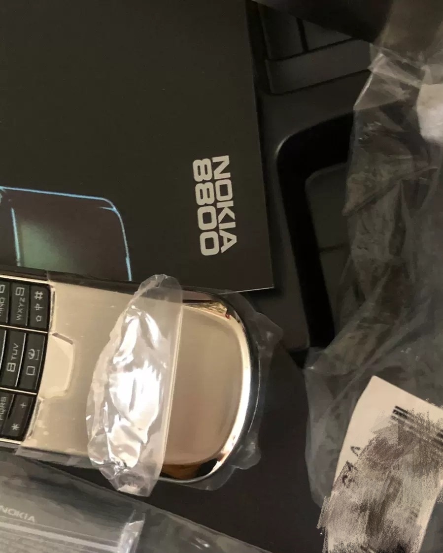 功能机时代红极一时的诺基亚8800,24年经典复刻诺基亚399元神机升级