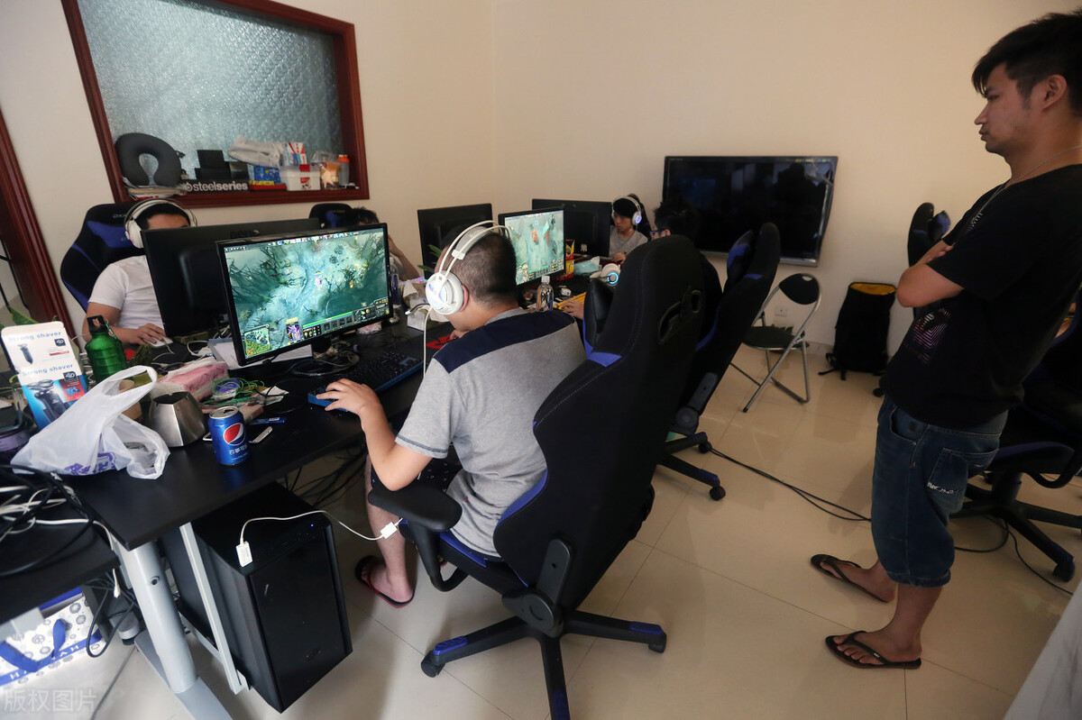 孩子沉迷游戏不让玩就跟疯了一样,孩子沉迷游戏可以给她压力吗