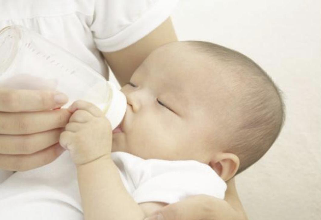 为什么宝宝喝奶总是剩30ml,为什么宝宝喝奶才一个小时