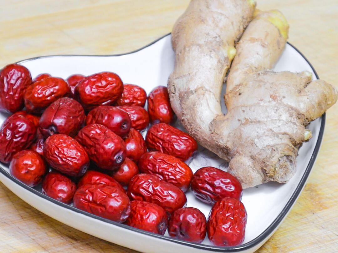 冬天女性手脚冰凉就喝它每天一杯,冬天早上起来喝一杯什么可以驱寒