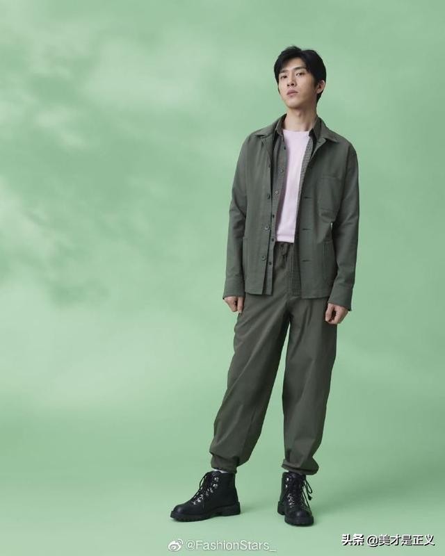 井柏然黑色大衣穿搭,井柏然黑色毛衣