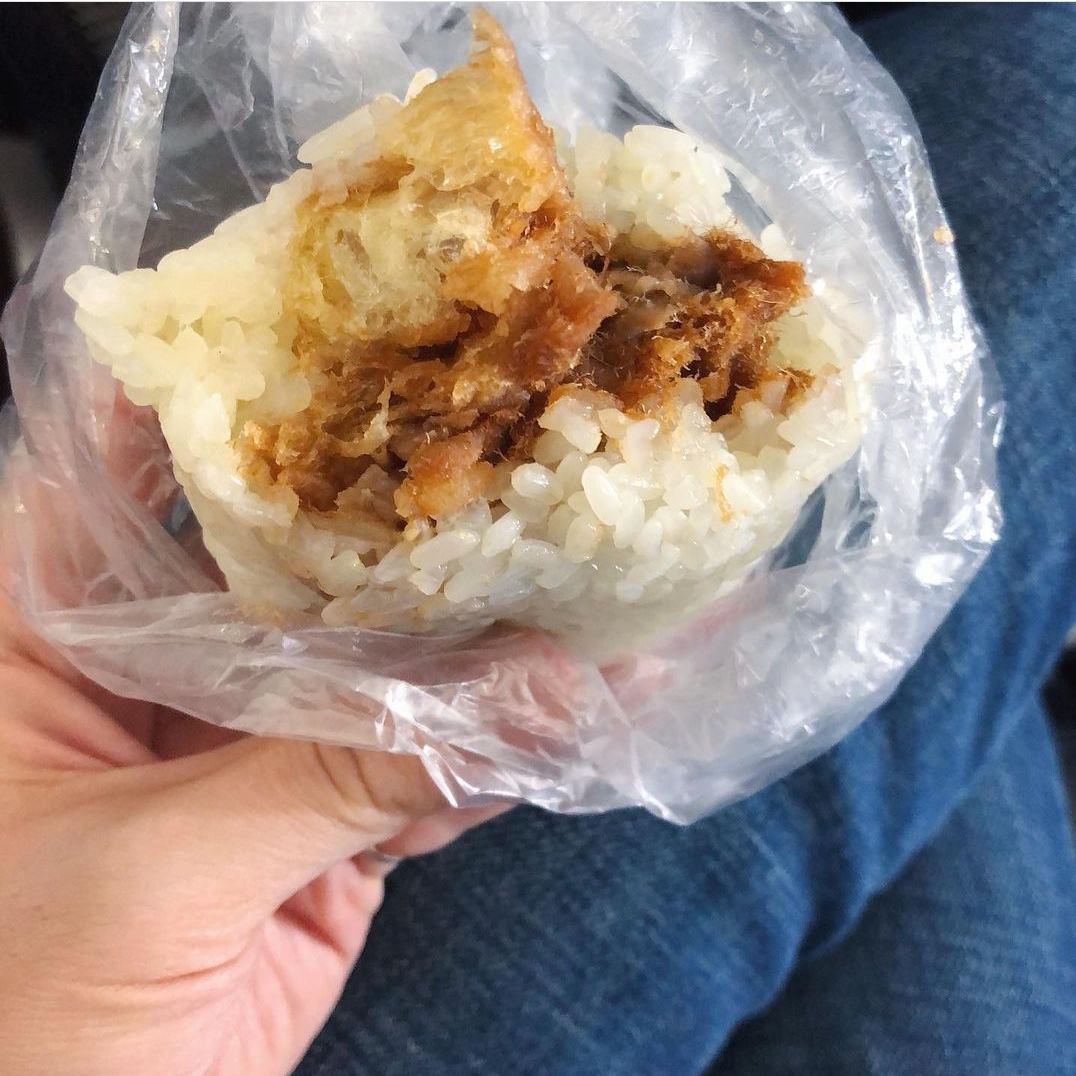 连饭团也开始“卖萌”了，你看它们的眼神，就问你舍不舍得下口？