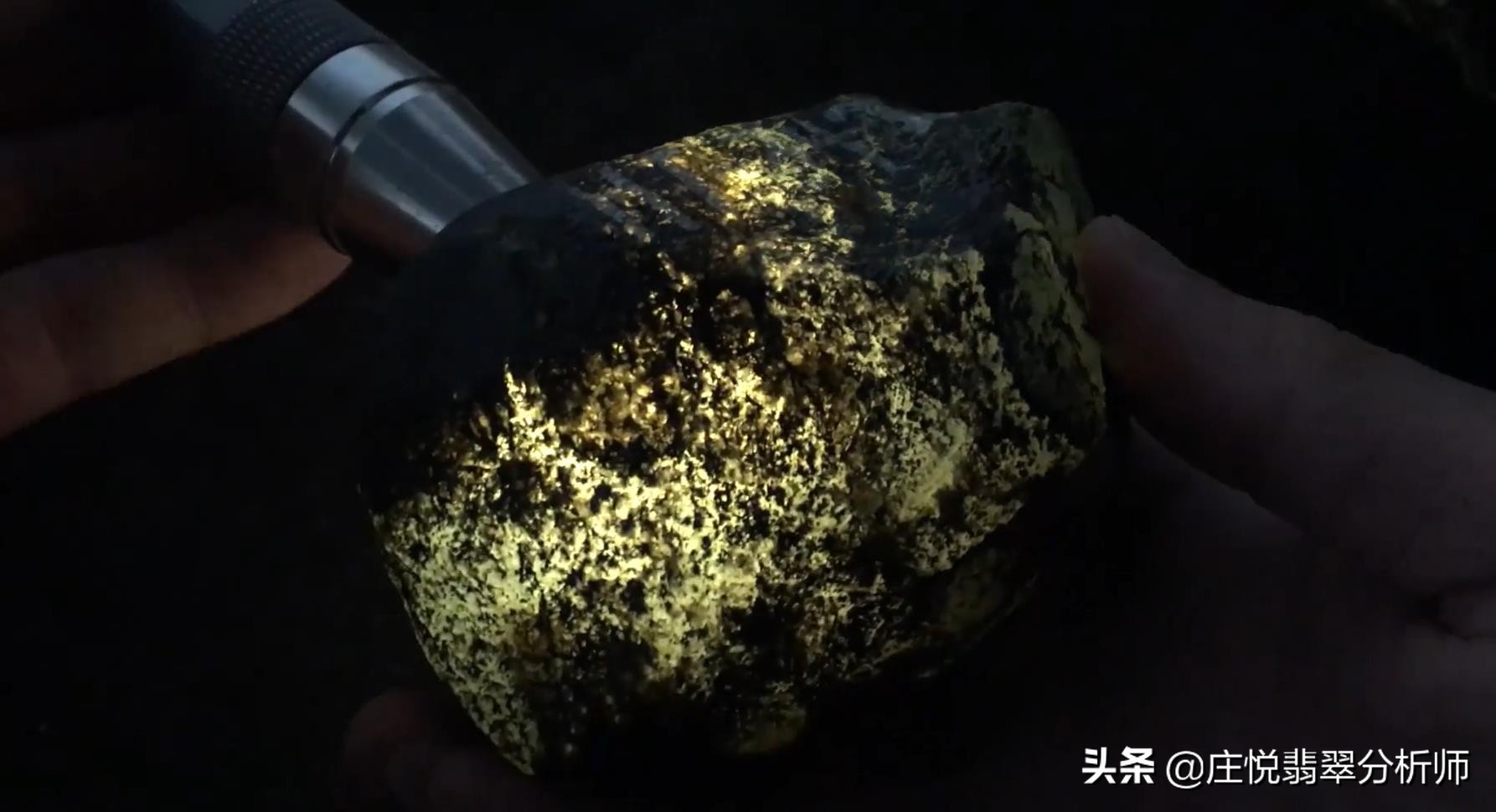 从原石看翡翠,从原石到手串