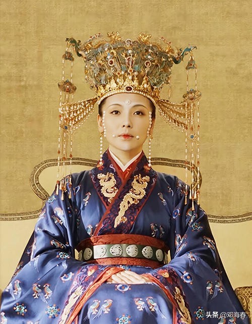 压抑与释放：皇后能一句话让皇帝罢相，却因不小心打了皇帝而被废