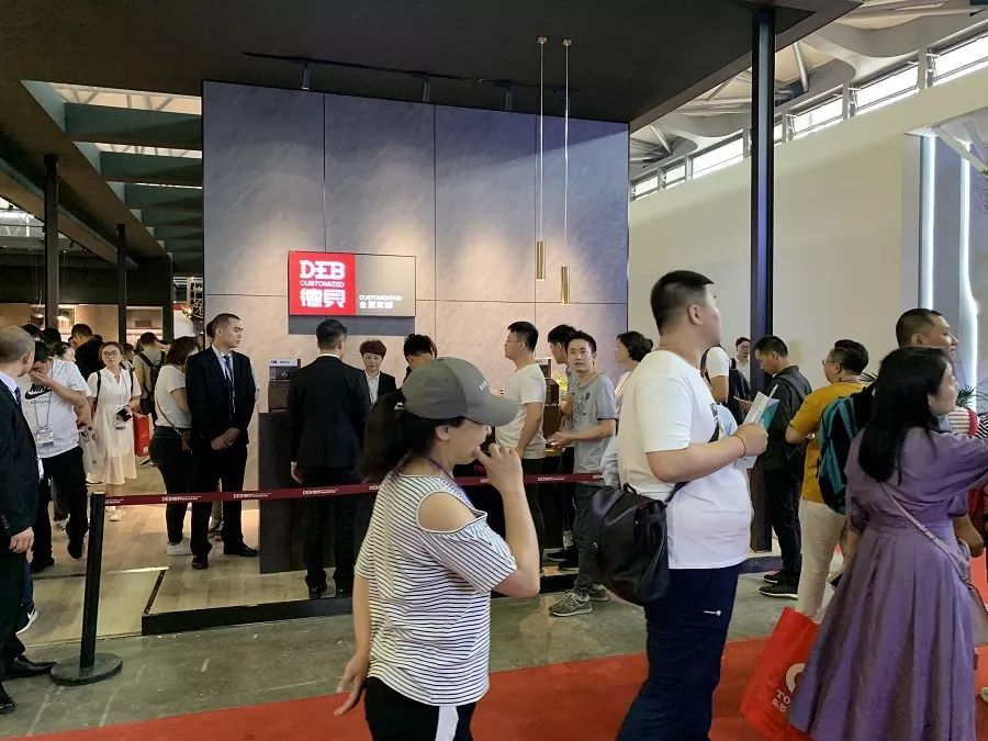 厨卫奥斯卡刻上德贝烙印，德贝制造荣耀亮相