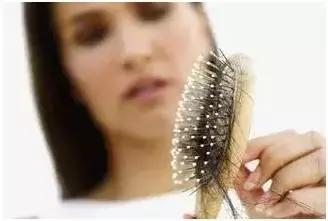 染发后脱发掉发严重的视频,染发导致休止期脱发怎么办