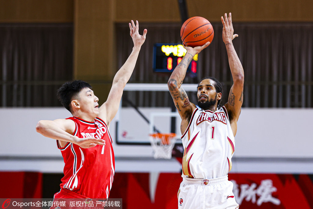 篮球的点球大战是怎么样的,篮球变足球转场