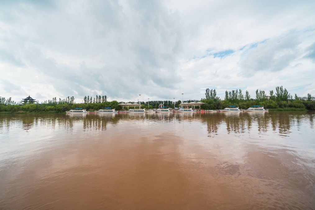她是滔滔千里黄河的宠儿，阴山之下、河套之上的掌上明珠