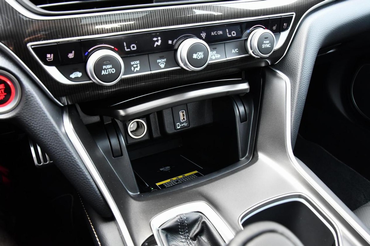 全新雅阁带感登场16.98万起搭载,9.5代15万公里的雅阁还值得购买吗