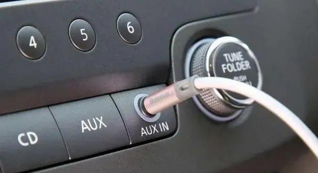 车上有几个aux口,任何一辆车都有哪些插口