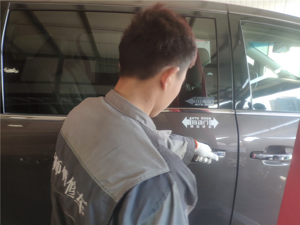 移门下轨异响怎么解决,中门松动异响解决方法