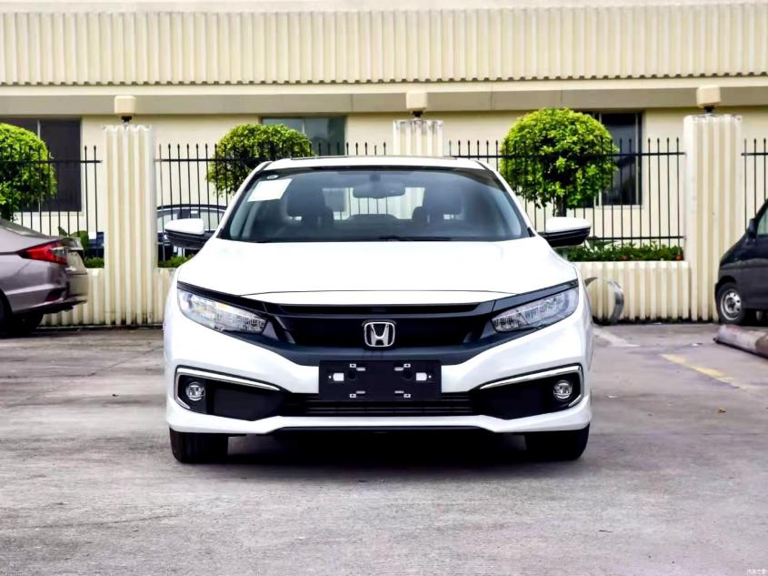 十代思域用车感受怎么样 (三厢手动十代思域驾驶感受)