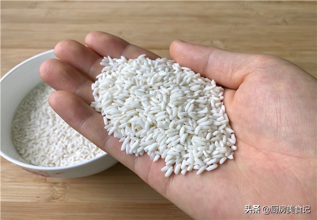 长糯米和圆糯米啥区别,长糯米和圆糯米哪个更糯