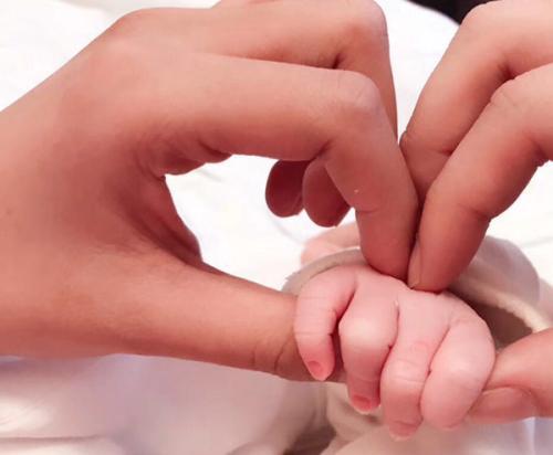 大人不要经常摸宝宝,怎么避免亲戚随意摸宝宝