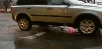英国发明的道路修补液，绝对是修路神器