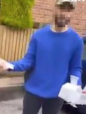 英国男子气冲冲驱车4小时*市黑**交易试剂盒碰上假货“口吐芬芳”