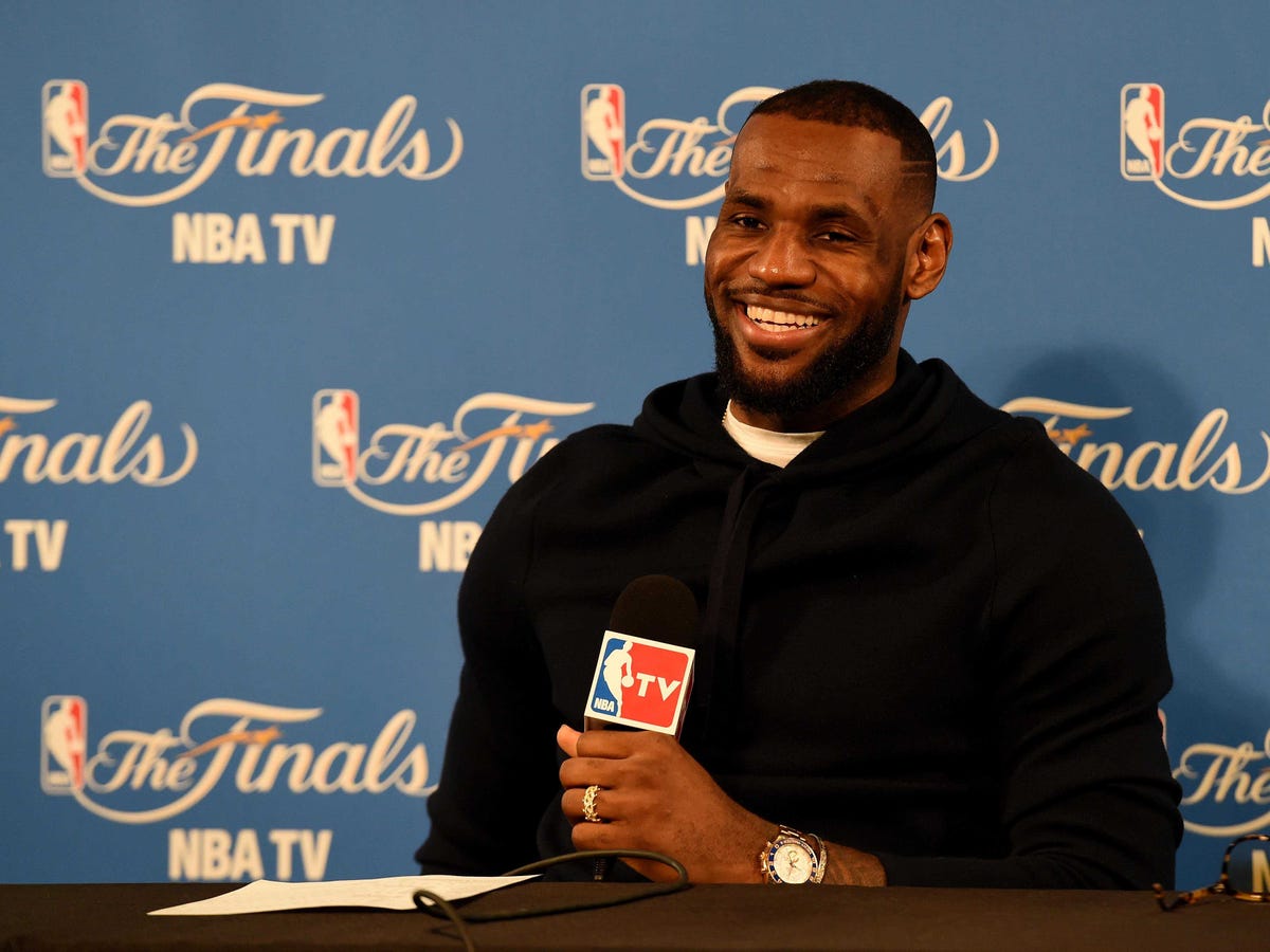 詹姆斯最贵装备,勒布朗詹姆斯十大传奇镜头