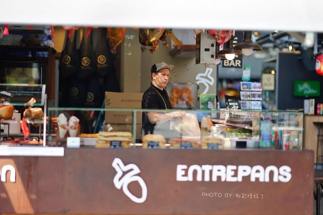 鹿特丹大厦侧面视角,鹿特丹奇异建筑