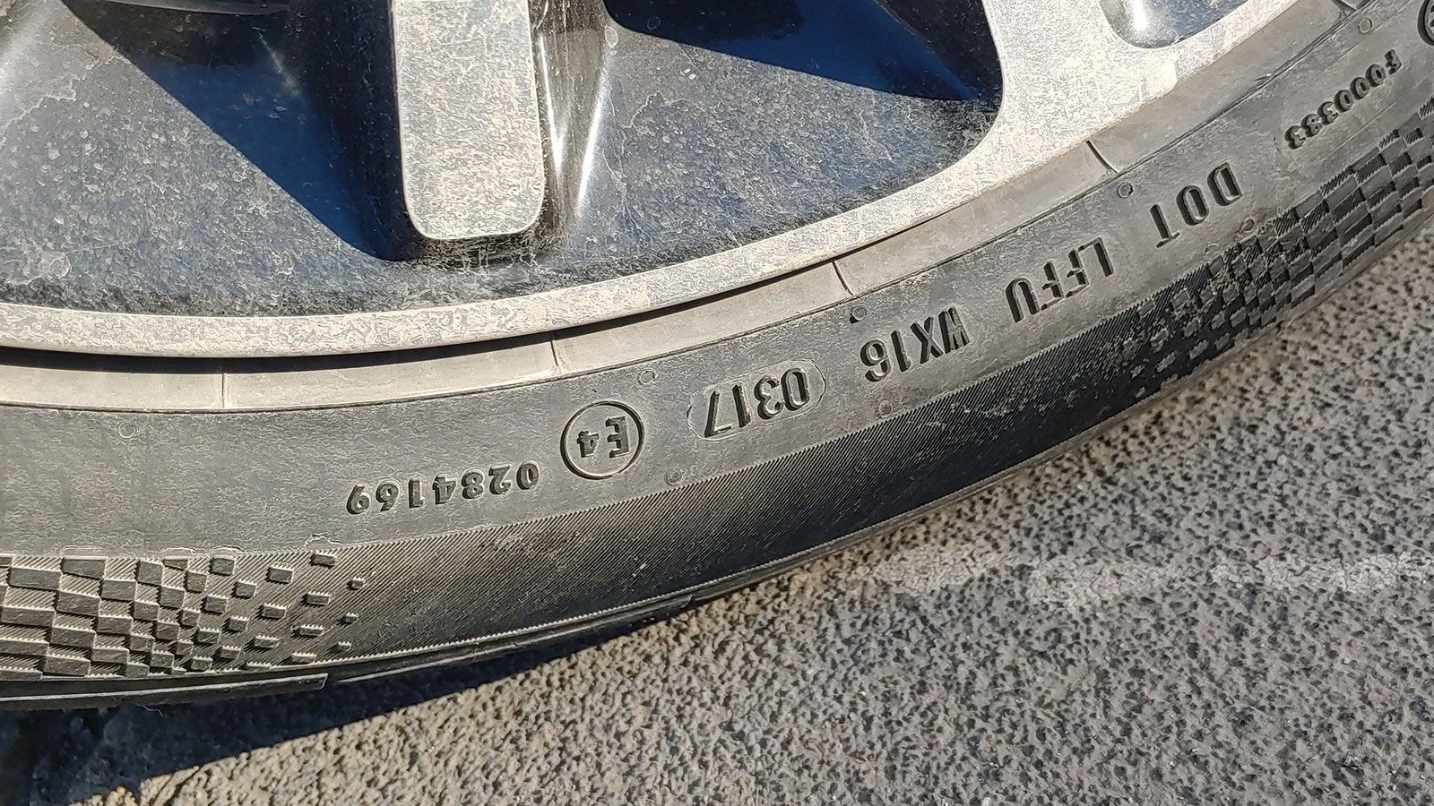 这辆*萨特帕**御尊版1.8T性价比不错：大半喷涂5年半价