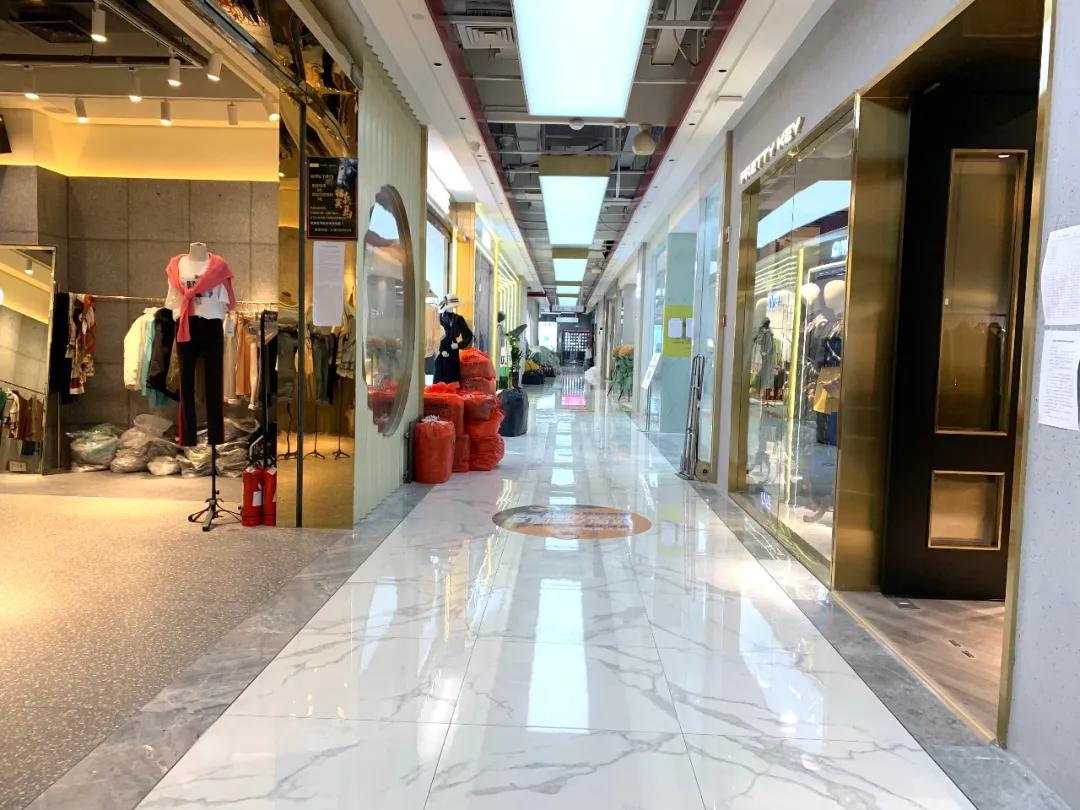 杭州四季青韩货店的“致命30天”：韩国生意暂停，一个月损失15万，靠直播救命