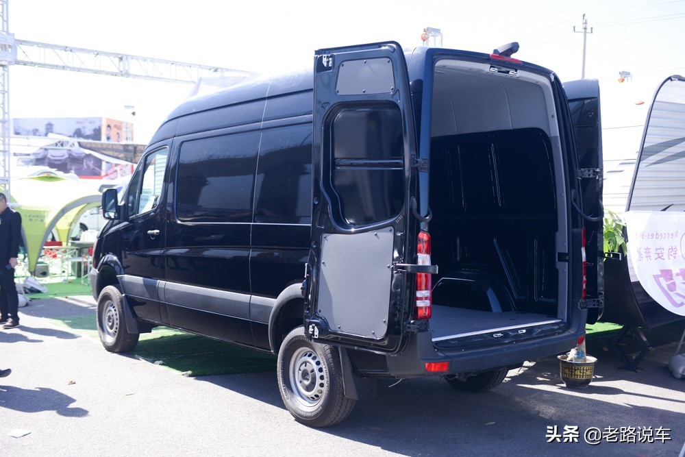 2022全新奔驰凌特商务房车,奔驰斯宾特房车3.5柴油发动机
