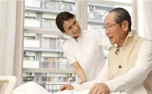 卧床老人一天护理流程,怎样护理卧床老人流屎