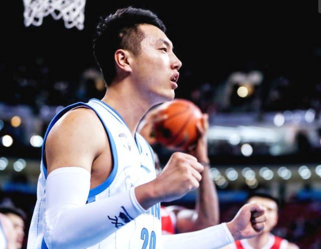 翟晓川恶意犯规视频,翟晓川暴力犯规