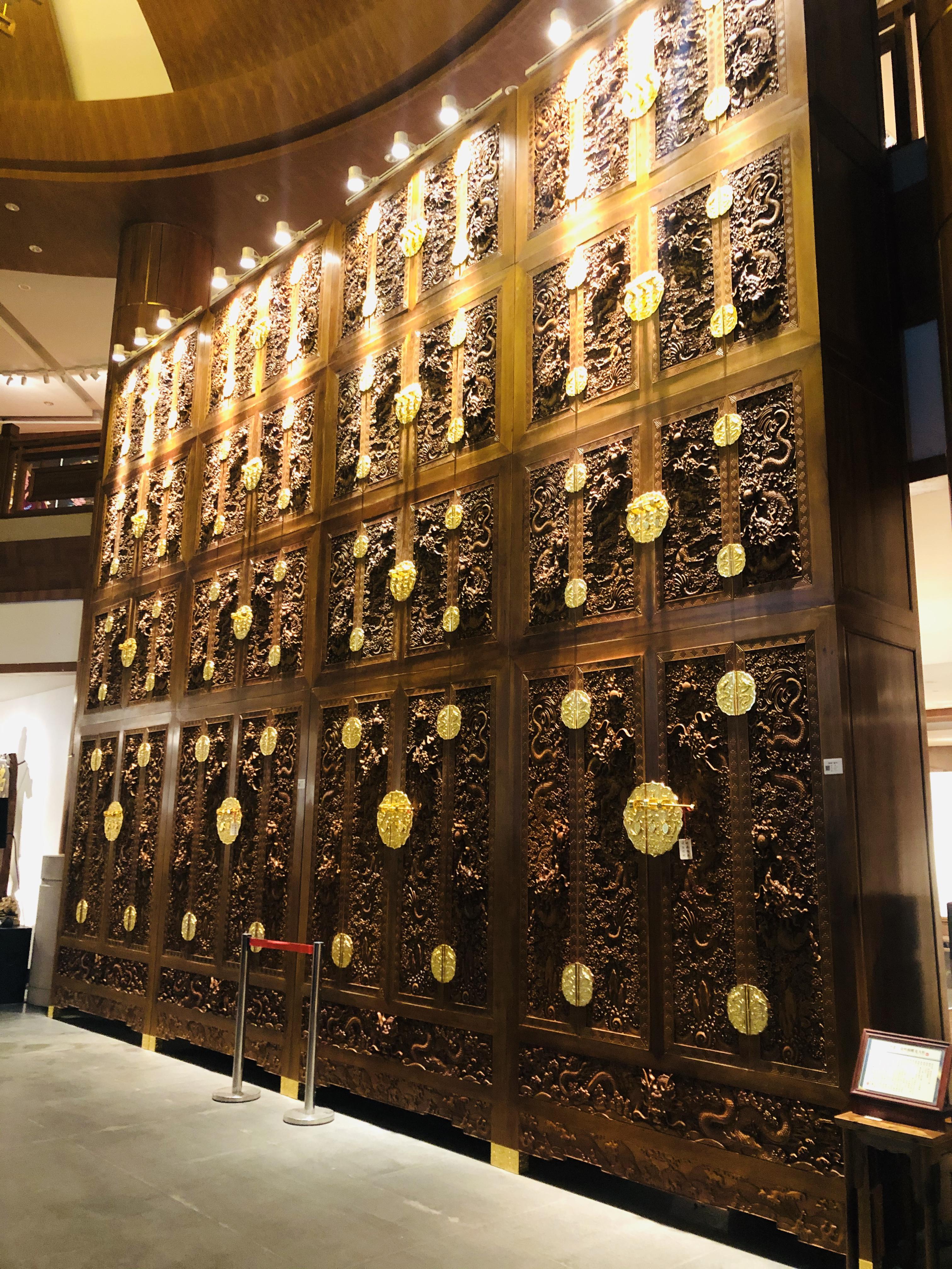 金丝楠木家具好还是乌金木家具好,金丝楠木家具适合放在卧室内吗