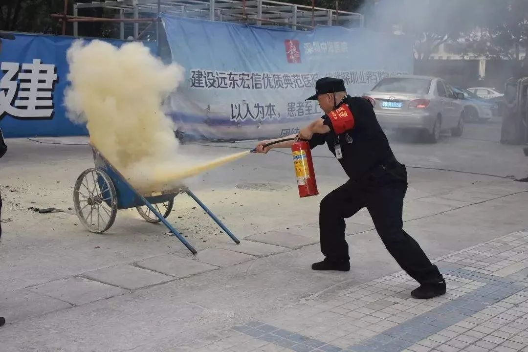 为什么干粉灭火器用前要摇一摇,干粉灭火器使用时需要摇吗
