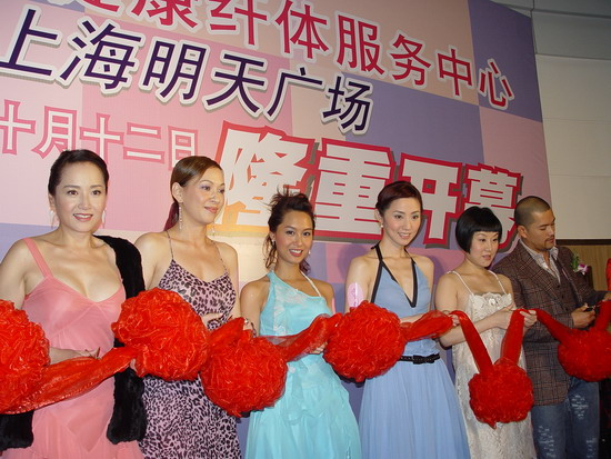 差点成为郭碧婷婶婶，如今的商界传奇，在爱情内行段不一般