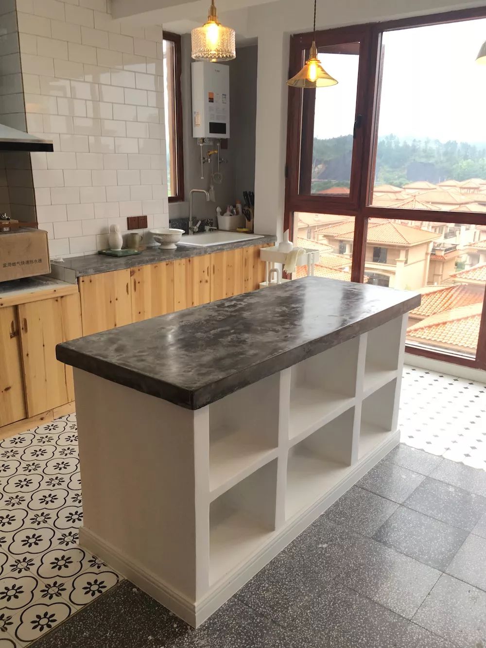 用水泥砌橱柜,用粘土做迷你橱柜