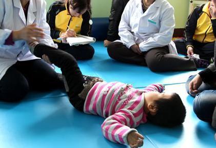 脑瘫儿童做康复的视频,脑瘫儿康复成功案例