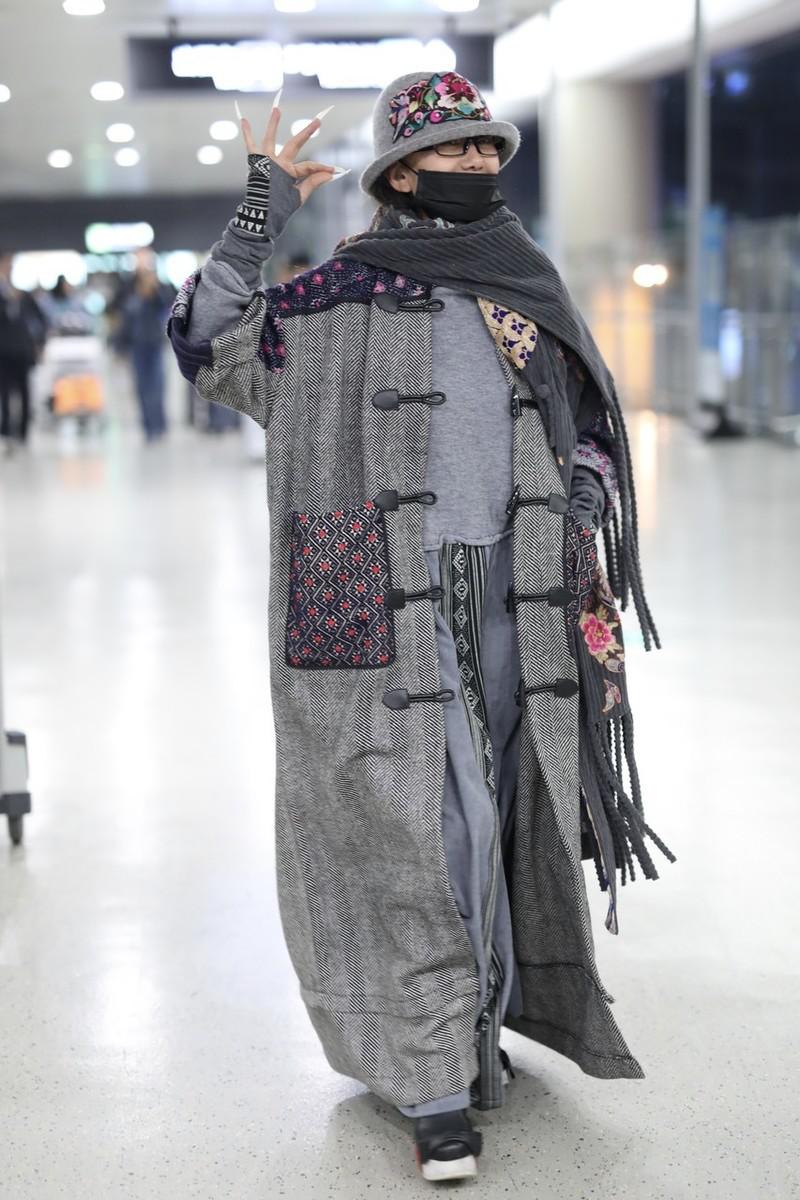 杨丽萍跳广场舞的裙子,杨丽萍穿白色长裙