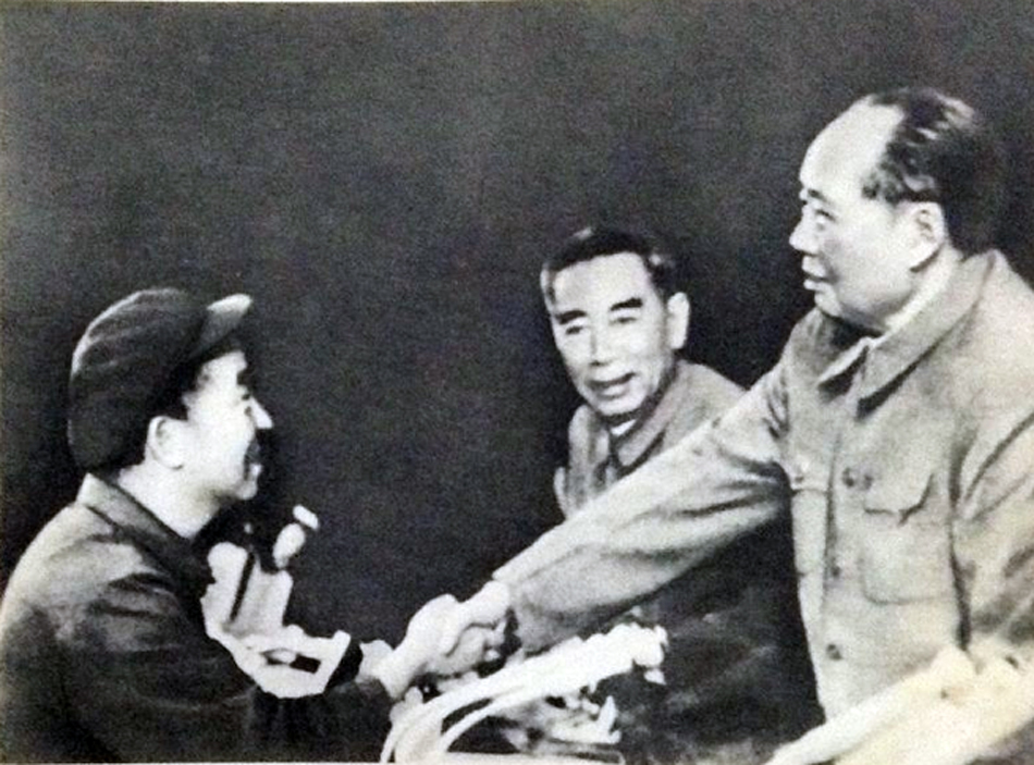 1960年，油田井喷，王进喜带伤跳进搅拌池，才有了今天的大庆油田