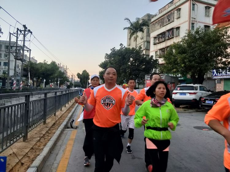 魅力深马，微马同行！六约微马助力深圳国际马拉松