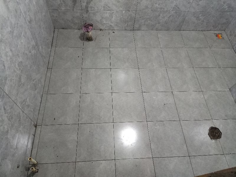 卫生间铺完地砖缝隙变黑怎么处理,新房卫生间地砖重头铺设