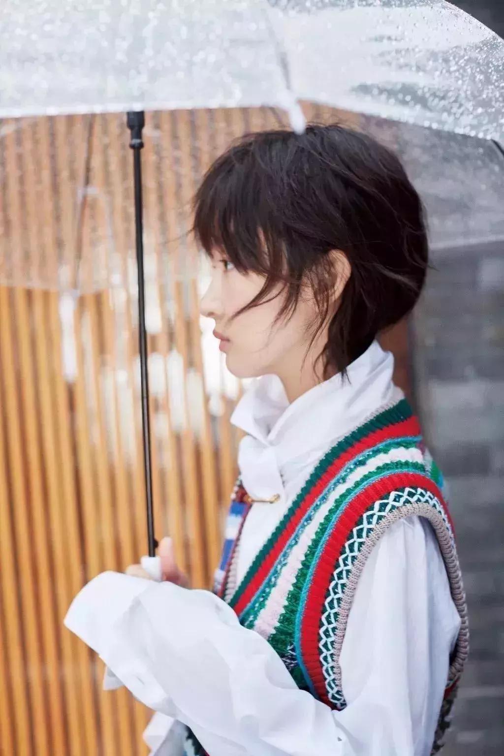 毛衣衬衫高雅上档次,毛衣搭衬衫怎么穿