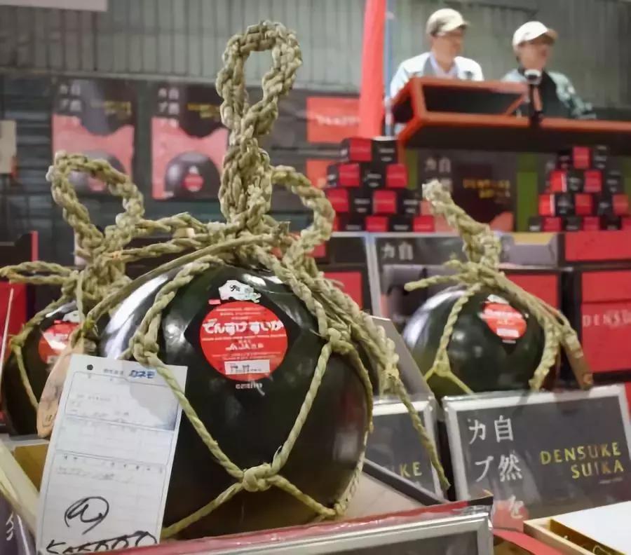 吃一口得花一个月工资？这种隐形炫富潮流值得追吗？