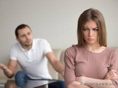 产后女性为什么会出现抑郁,产后女人暴躁易怒是什么病