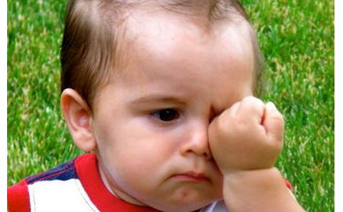 新冠眼睛又红又痒是什么原因,新冠肺炎的症状和表现有结膜炎